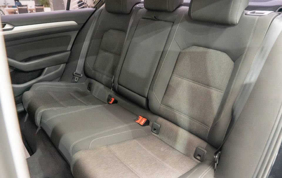 Volkswagen Passat 1.6TDI DSG Sedan