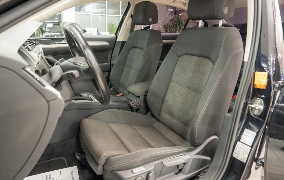 Volkswagen Passat 1.6TDI DSG Sedan