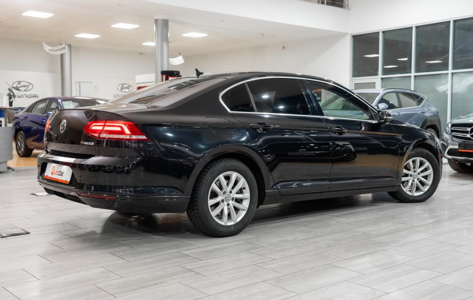 Volkswagen Passat 1.6TDI DSG Sedan