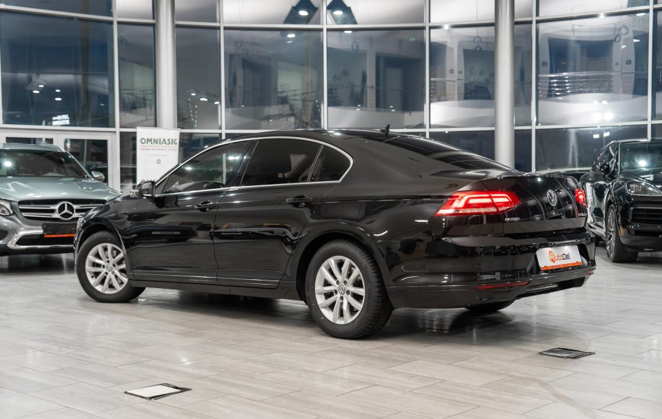 Volkswagen Passat 1.6TDI DSG Sedan