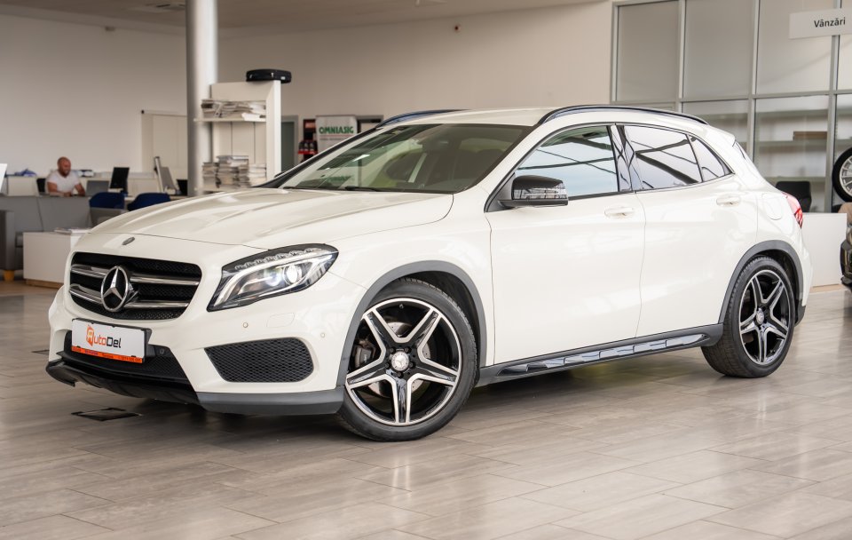 Mercedes-Benz GLA-Class 220d 4Matic "AMG Line" Automat