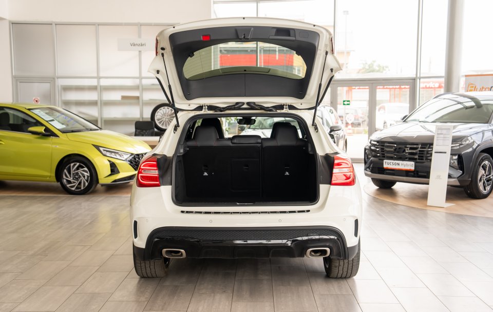 Mercedes-Benz GLA-Class 220d 4Matic "AMG Line" Automat