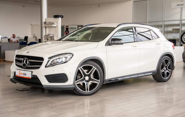 Mercedes-Benz GLA-Class 220d 4Matic "AMG Line" Automat