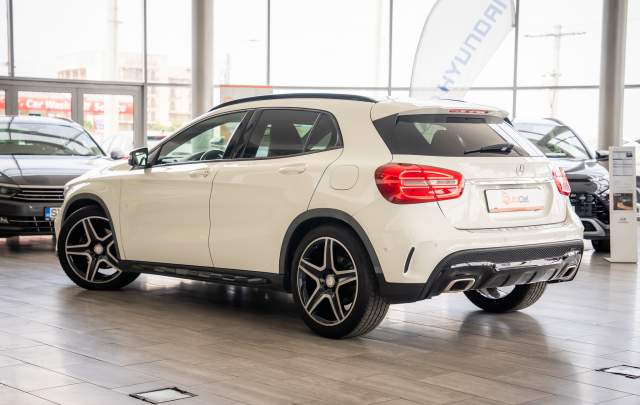 Mercedes-Benz GLA-Class 220d 4Matic "AMG Line" Automat