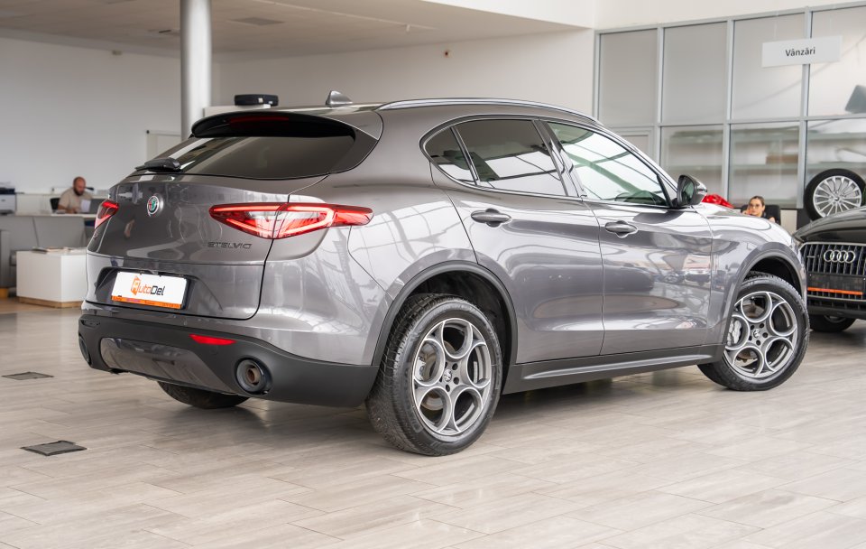 Alfa Romeo Stelvio 2.0 B-Tech Q4 AWD Automat