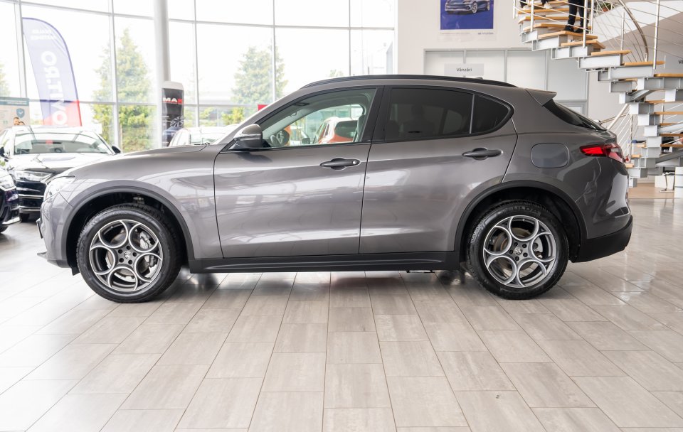 Alfa Romeo Stelvio 2.0 B-Tech Q4 AWD Automat