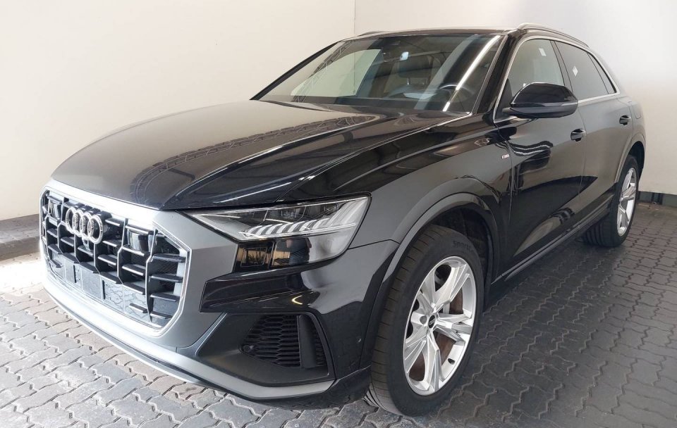 Audi Q8 55TFSIe 3.0TFSI Plug-in Hybrid Quattro "S-Line"