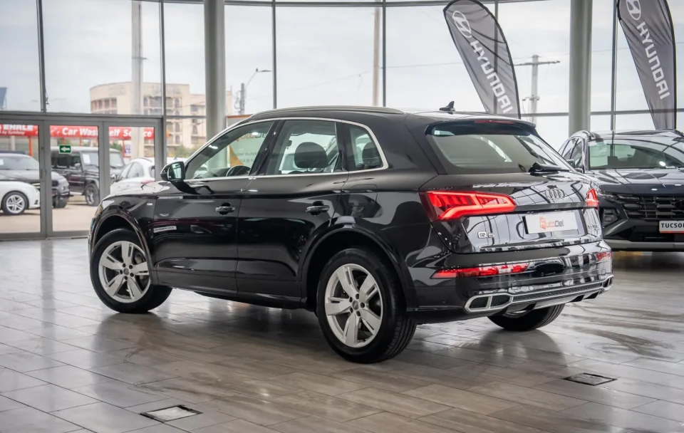 Audi Q5 2.0 / 55TFSIe Quattro "S-Line"