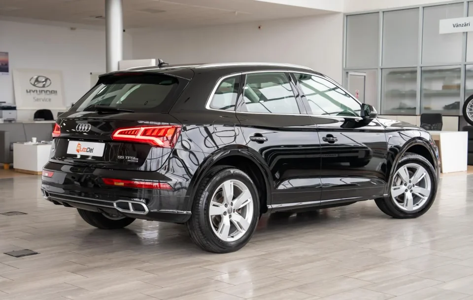 Audi Q5 2.0 / 55TFSIe Quattro "S-Line"