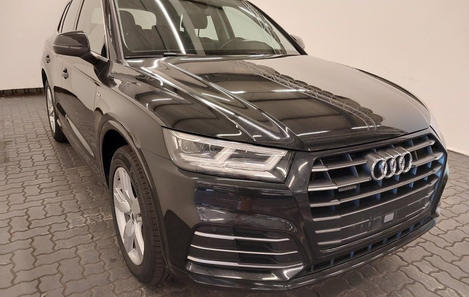 Audi Q5 55TFSIe 2.0 Plug-in Hybrid 4x4 "S-Line"