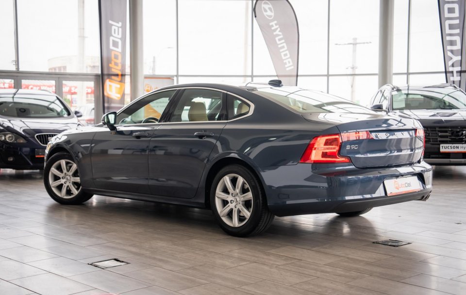 Volvo S90 