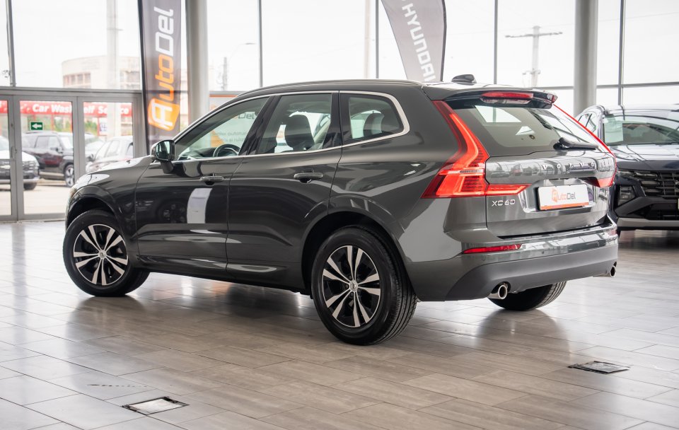 Volvo XC60 2.0 B4 Benzina MildHybrid Automat "Momentum Pro"