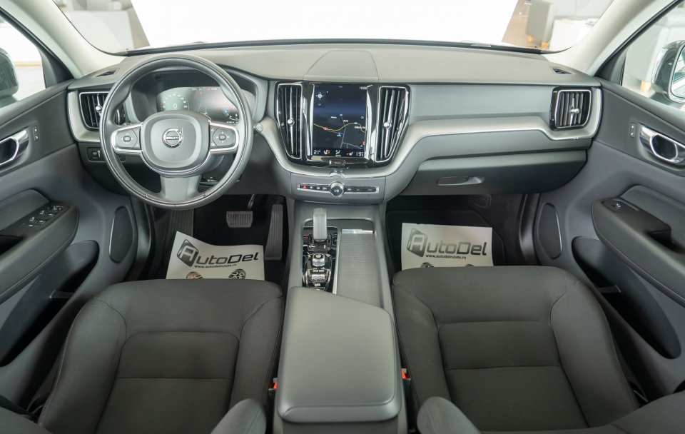 Volvo XC60 2.0 B4 Benzina MildHybrid Automat "Momentum Pro"