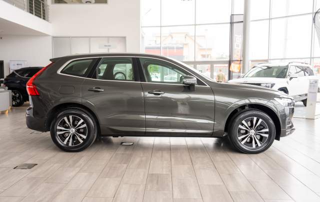 Volvo XC60 2.0 B4 Benzina MildHybrid Automat "Momentum Pro"