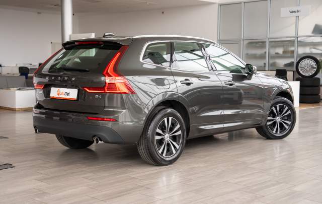 Volvo XC60 2.0 B4 Benzina MildHybrid Automat "Momentum Pro"