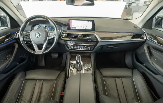 BMW Seria 5 530e 2.0 iPerformance "Luxury Line"