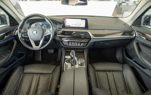 BMW Seria 5 530e 2.0 Plug-in Hybrid "Luxury Line"