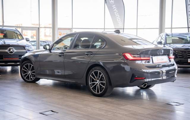 BMW Seria 3 320d xDrive Steptronic "Advantage"