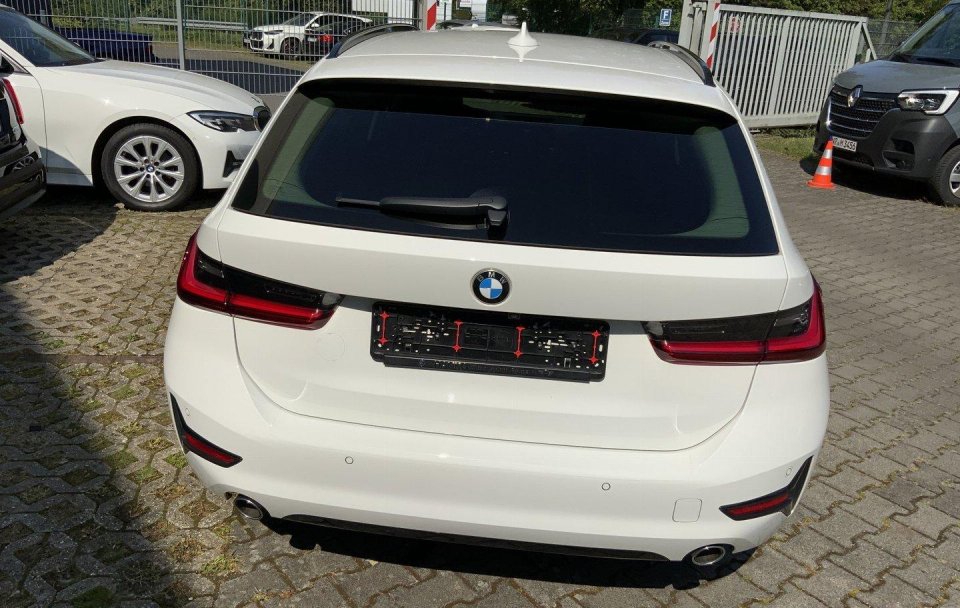 BMW Seria 3 318d Touring Steptronic "Sport Line"