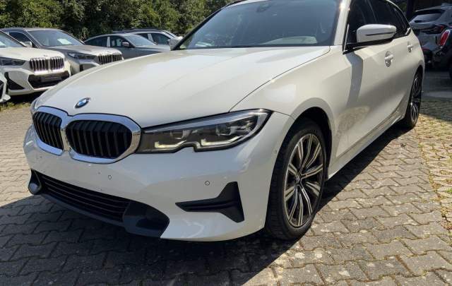 BMW Seria 3 318d Touring Steptronic "Sport Line"