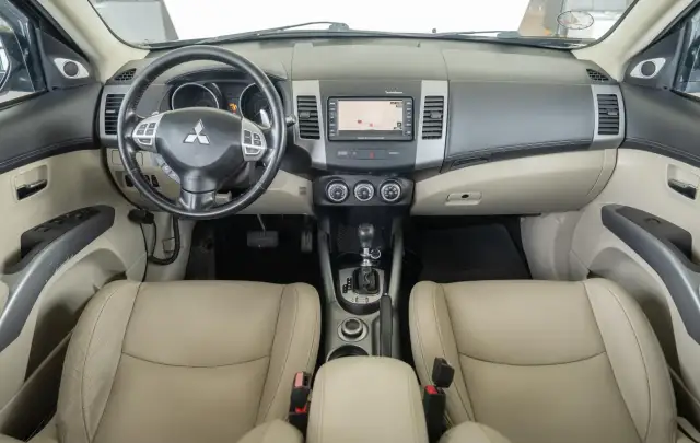 Mitsubishi Outlander 2.2DI-D 4x4 7-Locuri