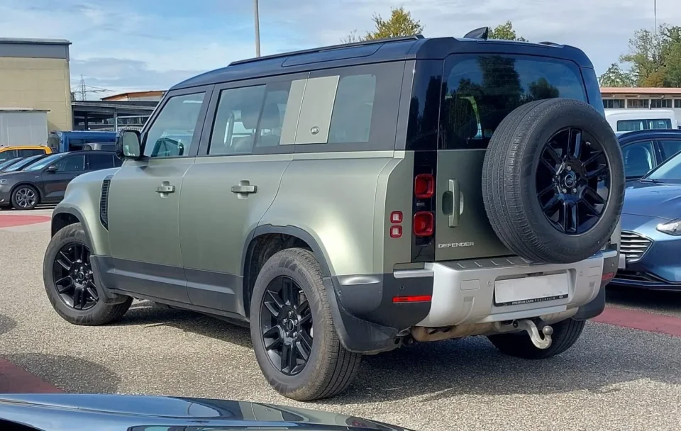 Land Rover Defender 110 SE 3.0 Drive Select