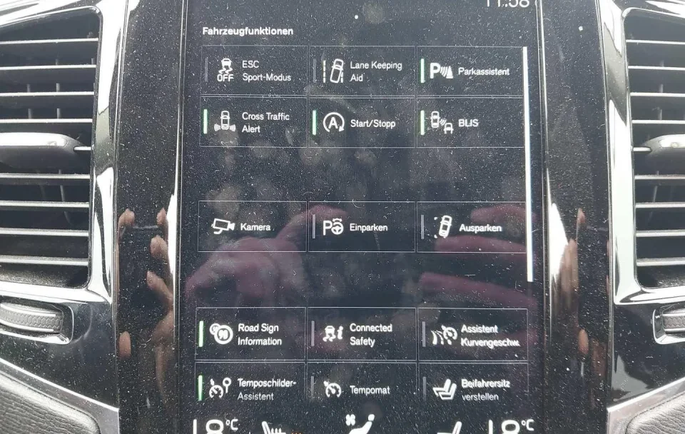 Volvo XC 90 2.0 Diesel Mild-Hybrid 4x4 "Momentum Pro" - 7 Locuri