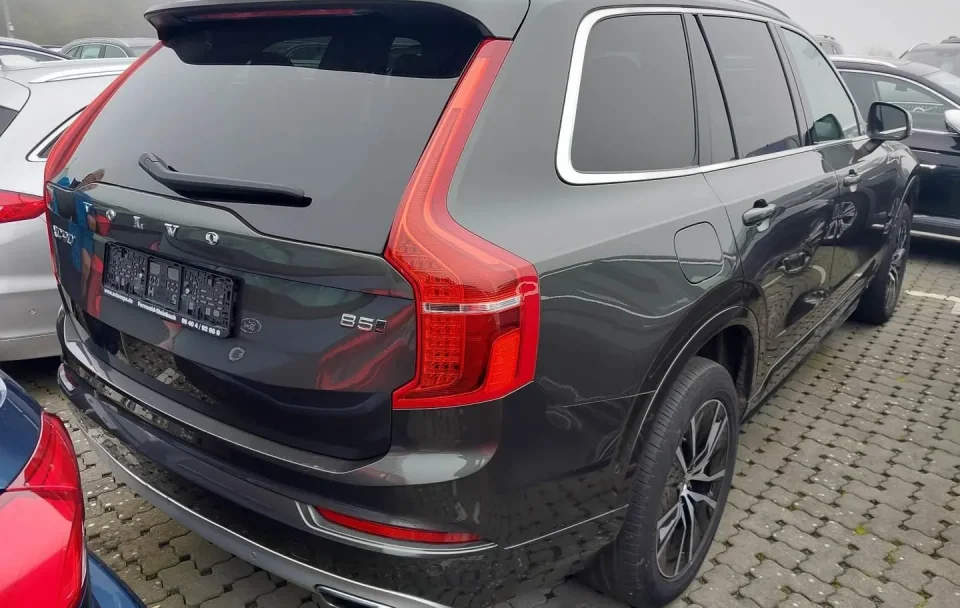 Volvo XC 90 2.0 Diesel Mild-Hybrid 4x4 "Momentum Pro" - 7 Locuri