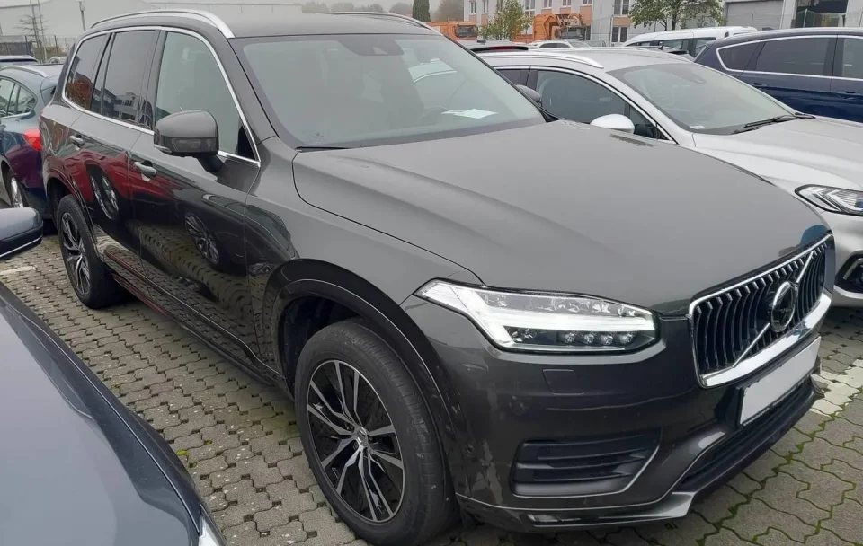 Volvo XC 90 2.0 Diesel Mild-Hybrid 4x4 "Momentum Pro" - 7 Locuri