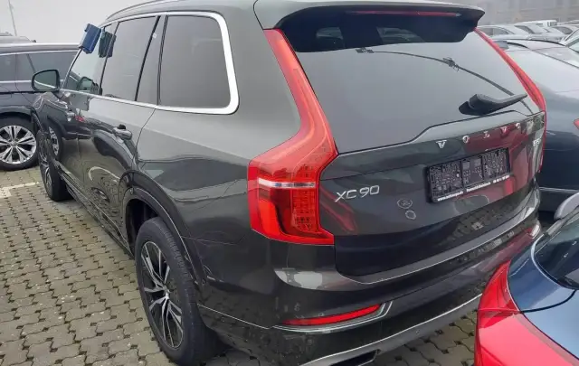 Volvo XC 90 2.0 Diesel Mild-Hybrid 4x4 "Momentum Pro" - 7 Locuri