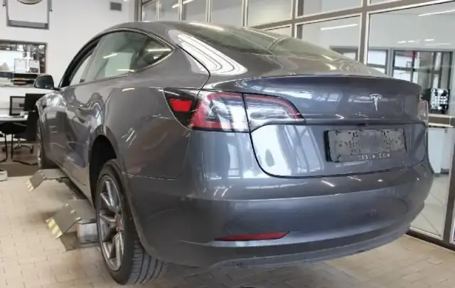 Tesla Model 3 Standard Range Plus RWD