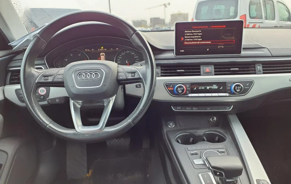 Audi A4 2.0TDI Quattro S-Tronic "design"