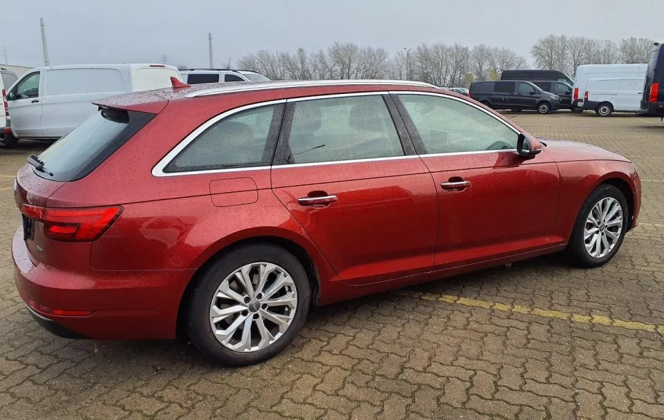 Audi A4 2.0TDI Quattro S-Tronic "design"