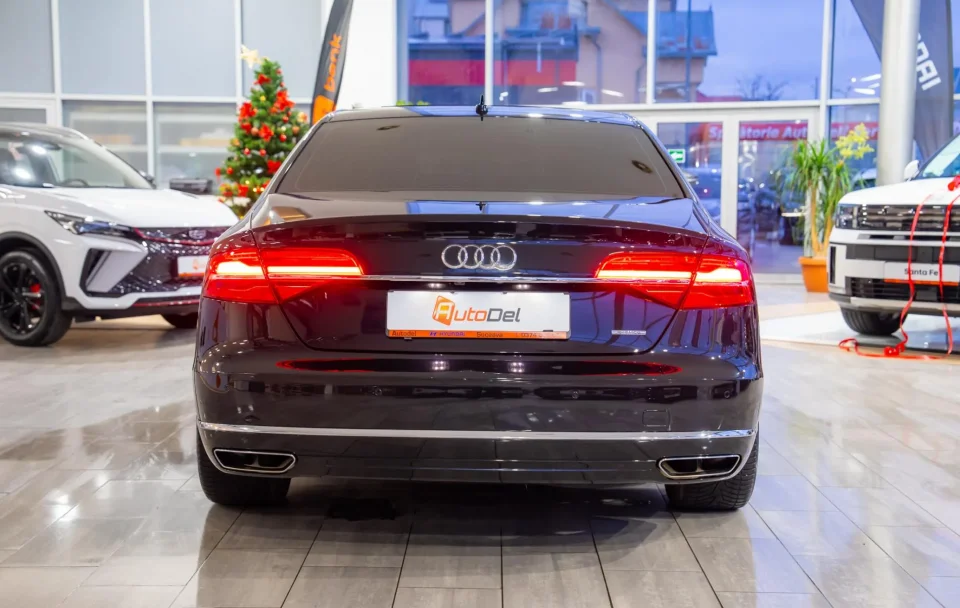 Audi A8 LONG 3.0TDI V6 Quattro Tiptronic