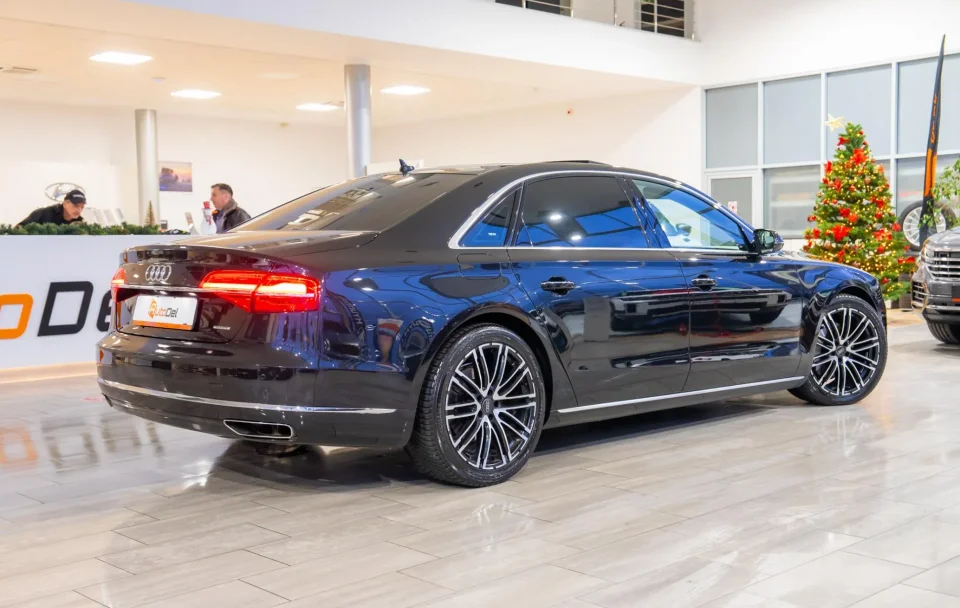 Audi A8 LONG 3.0TDI V6 Quattro Tiptronic