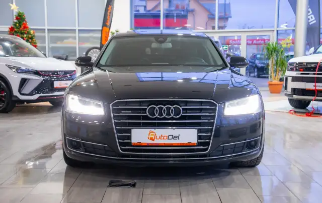 Audi A8 LONG 3.0TDI V6 Quattro Tiptronic