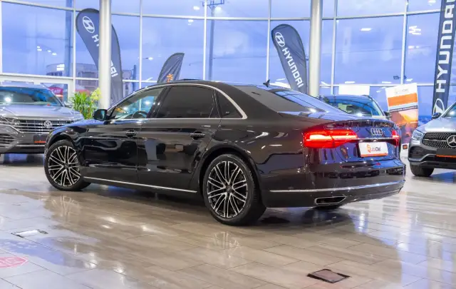 Audi A8 LONG 3.0TDI V6 Quattro Tiptronic