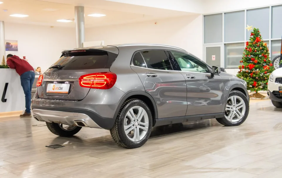 Mercedes-Benz GLA 220 D 4MATIC