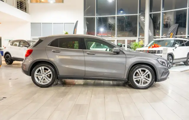 Mercedes-Benz GLA 220 D 4MATIC