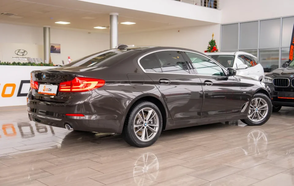 BMW Seria 5 530i xDrive 2.0 "Luxury Line"