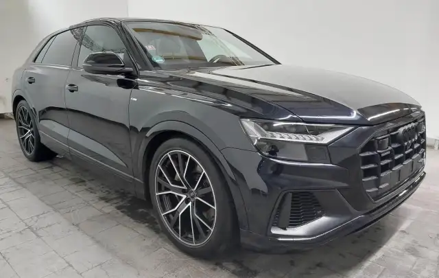 Audi Q8 55TFSIe 3.0 Plug-in Hybrid Quattro "S-Line" - 2021