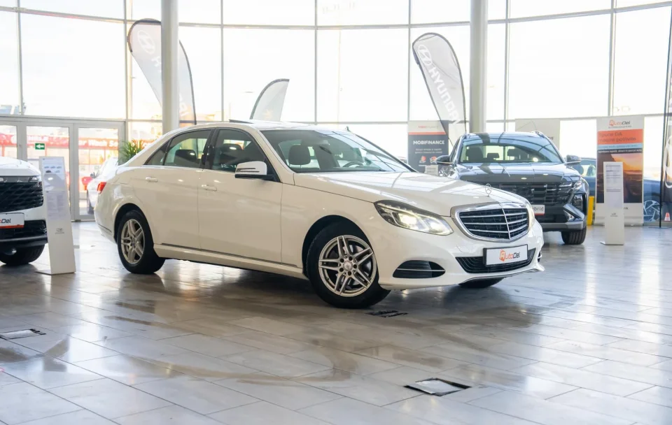 Mercedes-Benz E-Class E220 BLUETEC G-Tronic