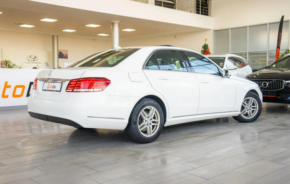 Mercedes-Benz E-Class E220 BLUETEC G-Tronic