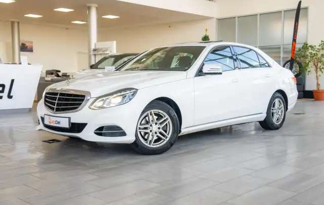 Mercedes-Benz E-Class E220 BLUETEC G-Tronic