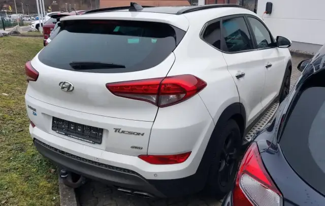 Hyundai Tucson 2.0CRDi 4WD Automat "25 Year Edition""