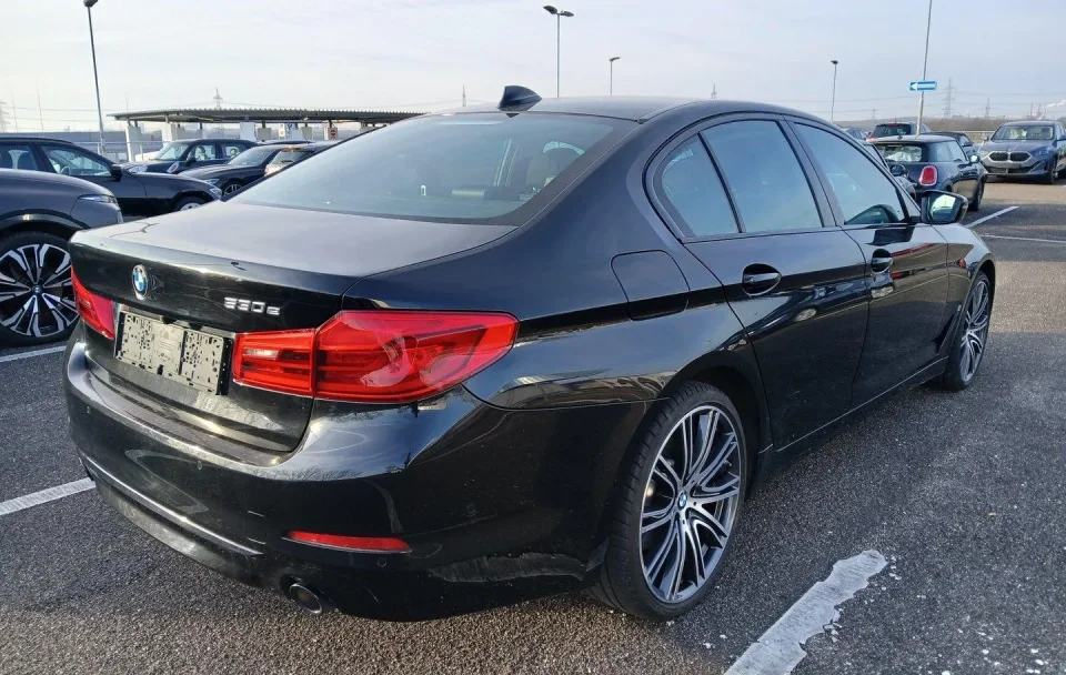 BMW Seria 5 530e 2.0 iPerformance "Sport Line"