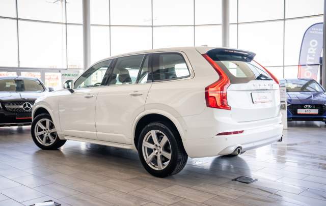 Volvo XC 90 2.0 D5 AWD "Momentum"