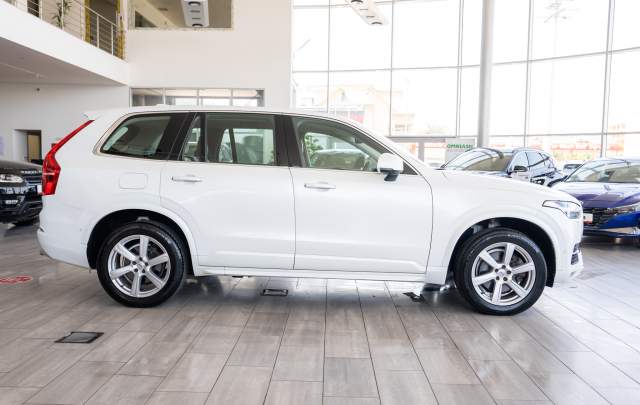 Volvo XC 90 2.0 D5 AWD "Momentum"