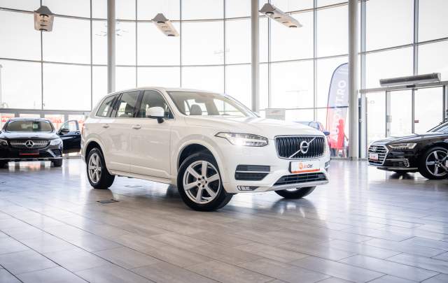 Volvo XC 90 2.0 D5 AWD "Momentum"