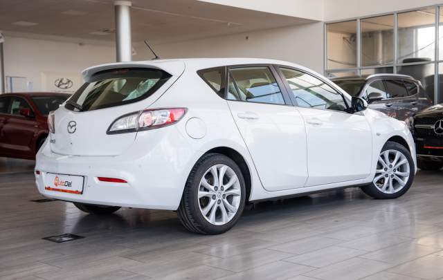 Mazda 3 1.6 "90th Anniversary"